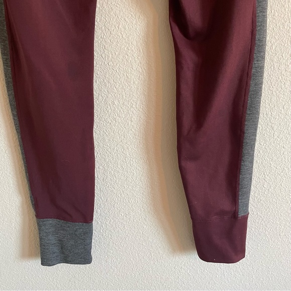 Vuori Asymmetric Color Block Studio Legging in Bordeaux Size Small - Picture 11 of 13